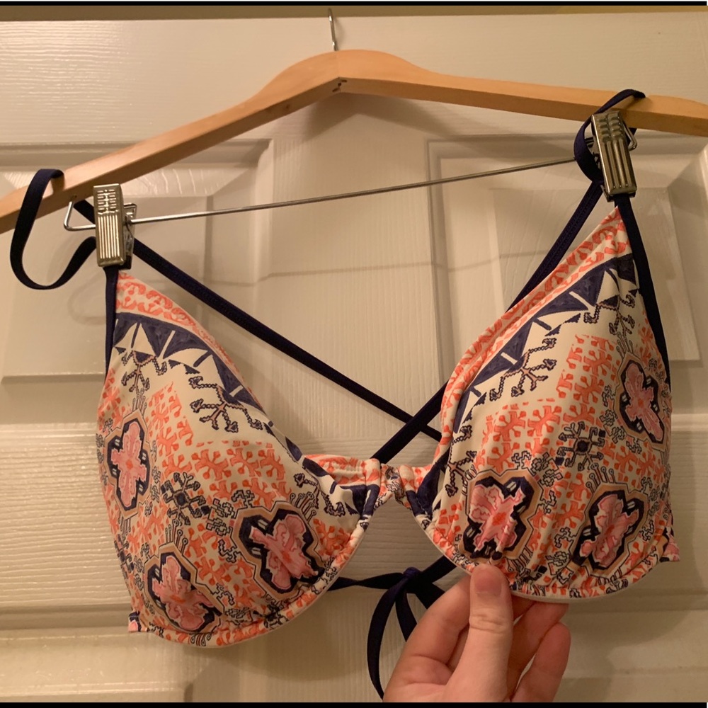 Skye bikini top